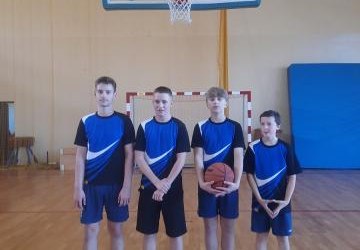 AWANS SP 2 Krościenko do Powiatu w KOSZYKÓWCE 3x3 chłopców.